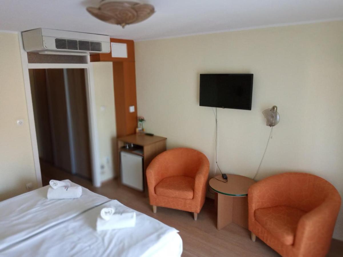 Hotel Pergola Panzio à Balatonföldvár Extérieur photo