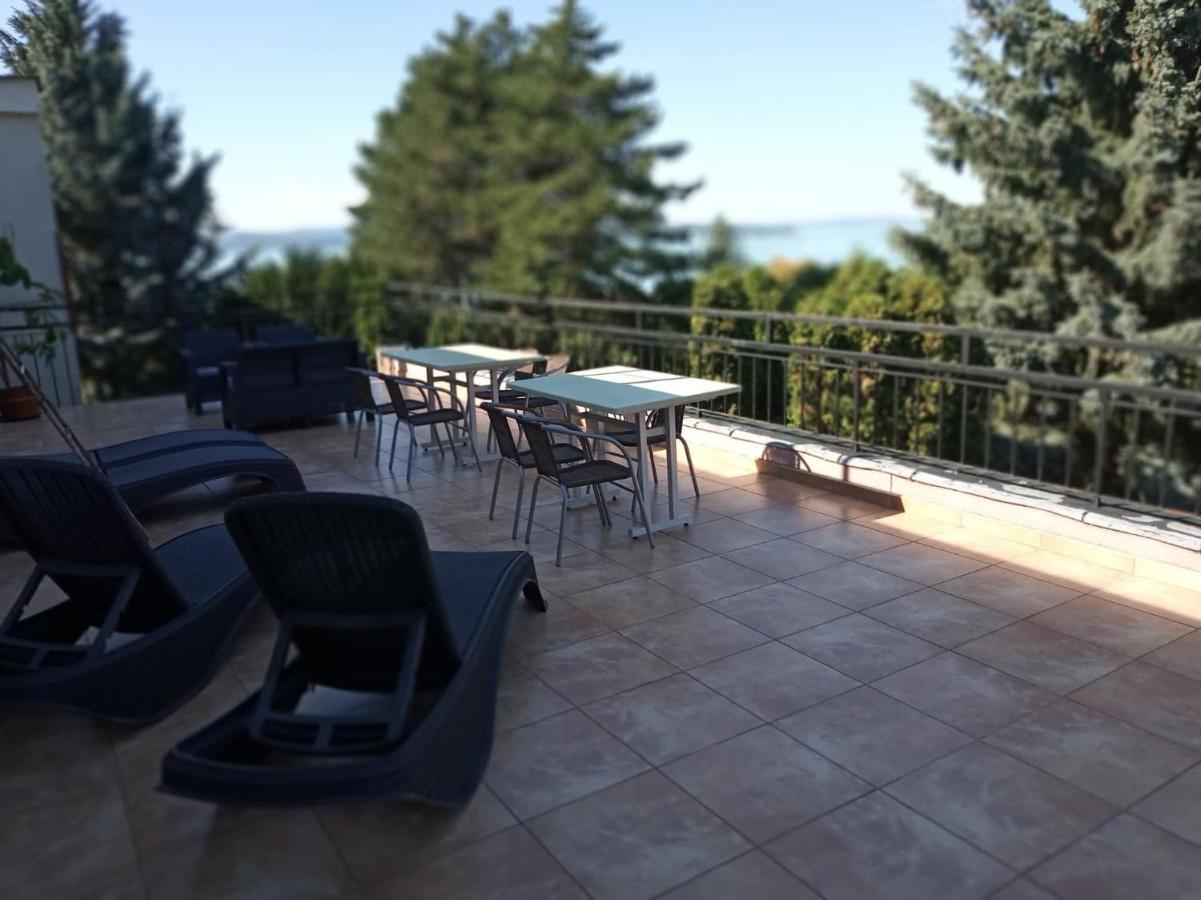 Hotel Pergola Panzio à Balatonföldvár Extérieur photo