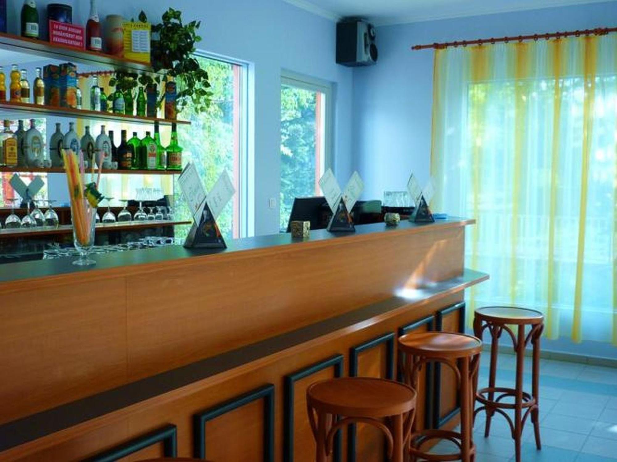 Hotel Pergola Panzio à Balatonföldvár Extérieur photo